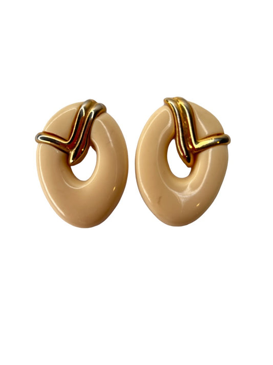 Vintage 1980s Acrylic Off White Goldtone Oval Earrings Pierced Post 1.5" Diameter