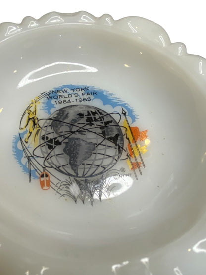 New York Worlds Fair Commemorative Ashtray Milk Glass 5.5"