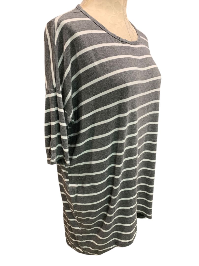 Size Small LulaRoe Womens Gray White Irma Tunic Hi Lo Tshirt