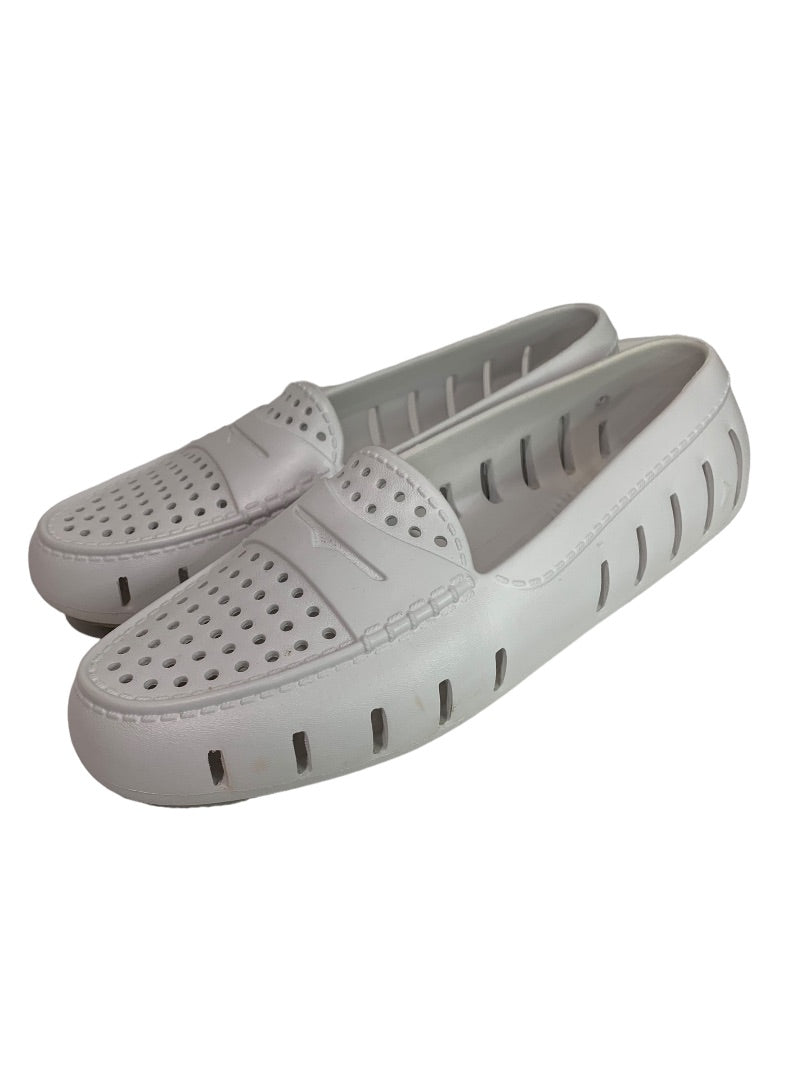 Size 11 Floafers Womens Country Club Drive 2.0 Loafer Bright White Gray Arch Support