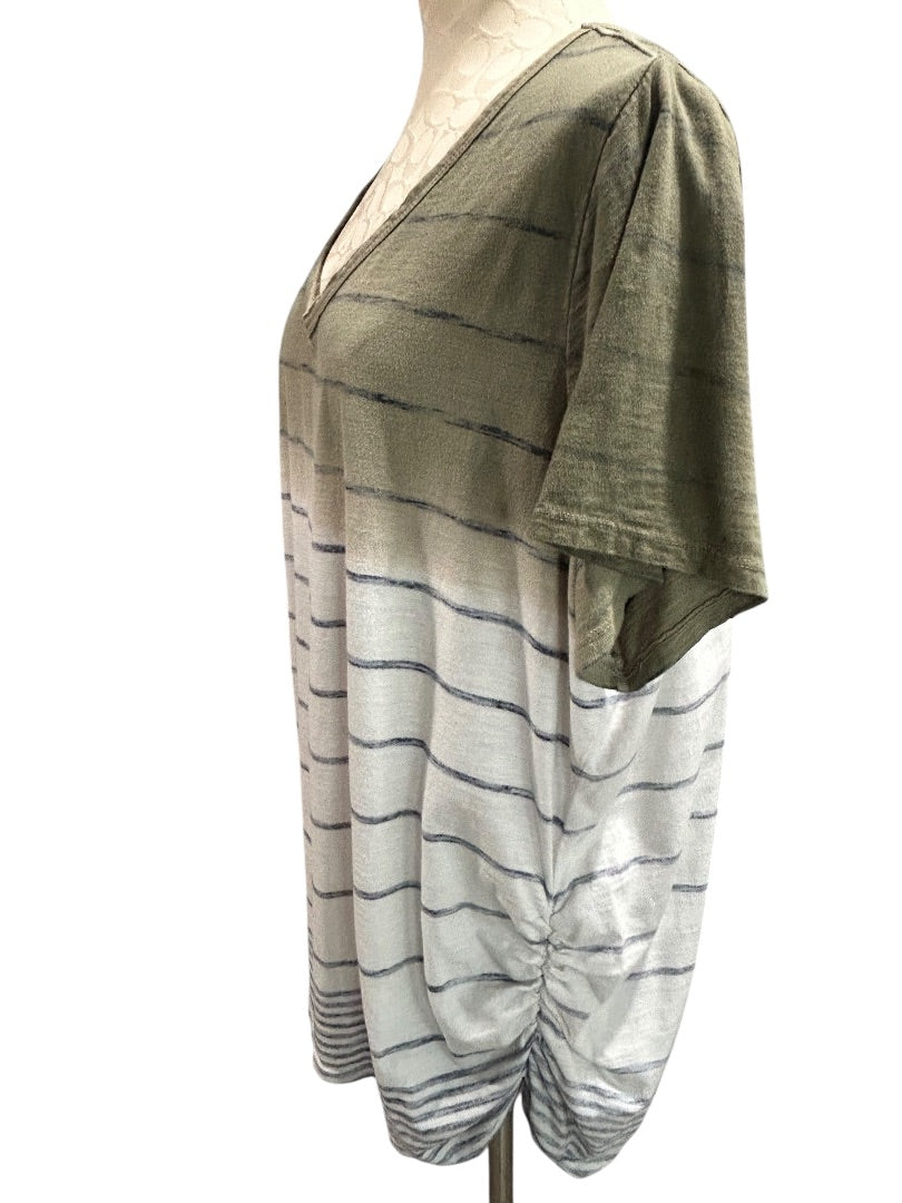 Size 18/20 Lane Bryant Ruched Side Tee Tshirt Womens Hombre Faded Design V-Neck