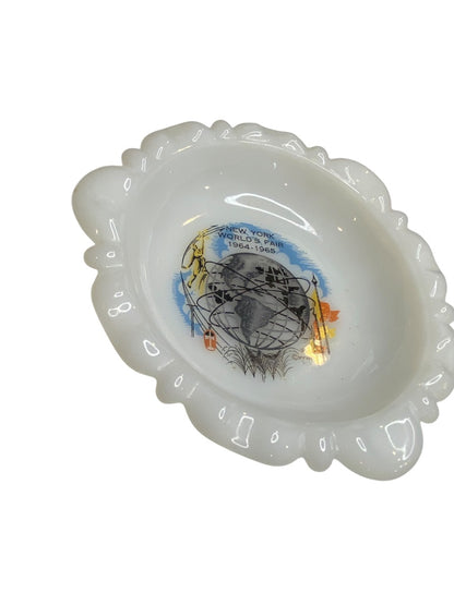 New York Worlds Fair Commemorative Ashtray Milk Glass 5.5"