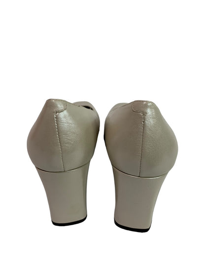 Size 8.5M Bandolino Womens Beige Pearlized 2.75" Heel Shoes Transpos3