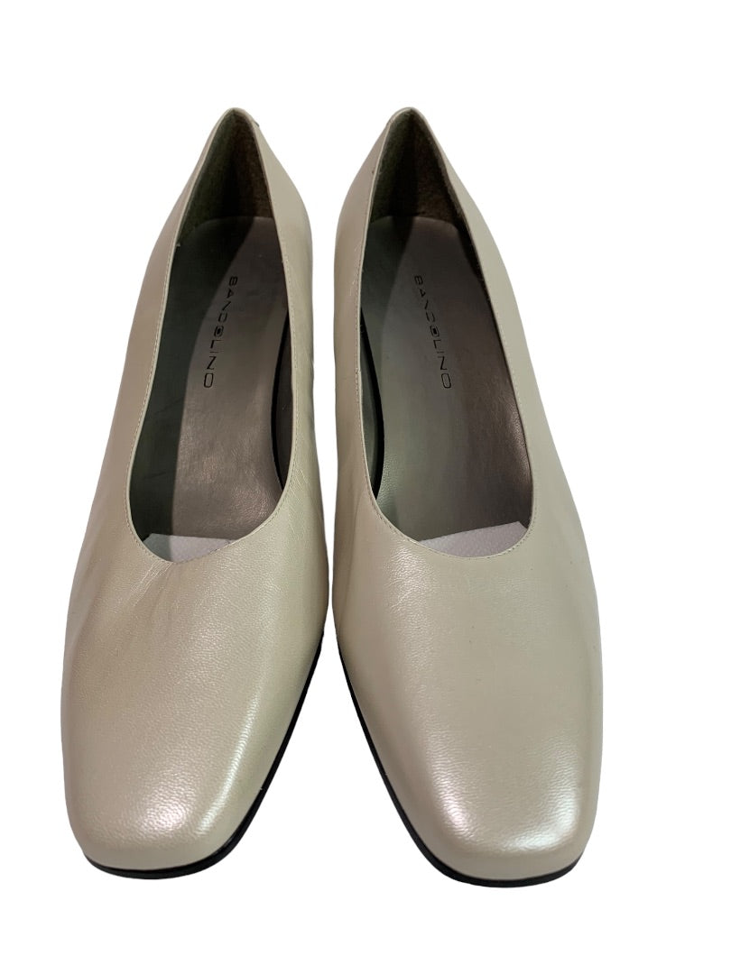 Size 8.5M Bandolino Womens Beige Pearlized 2.75" Heel Shoes Transpos3