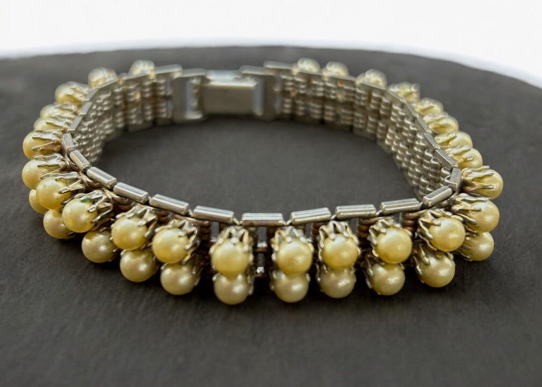 Vintage Faux Pearl Silvertone Bracelet Foldover Clasp 7 Inch
