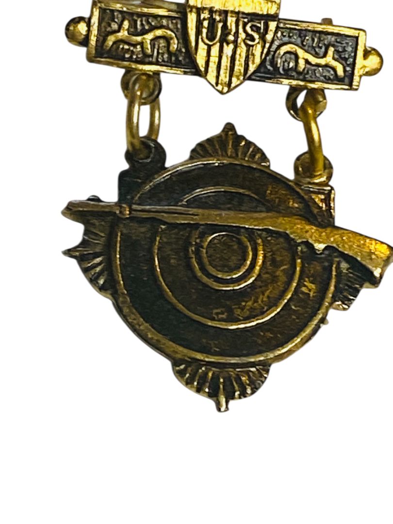 Vintage US Military Goldtone Marksmanship Badge Medal Pin 1.1" Hong Kong
