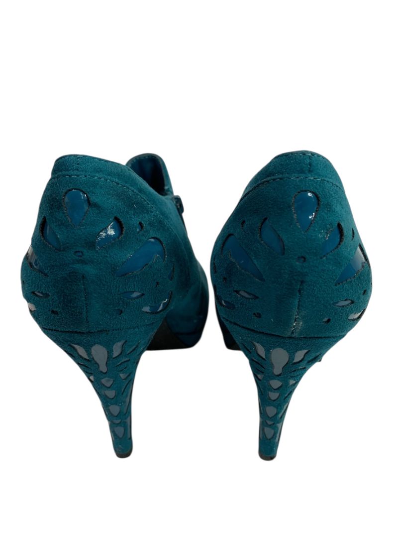 Size 8M Impo Womens Faux Suede Teal Lasercut 4.25" Heel Shoes