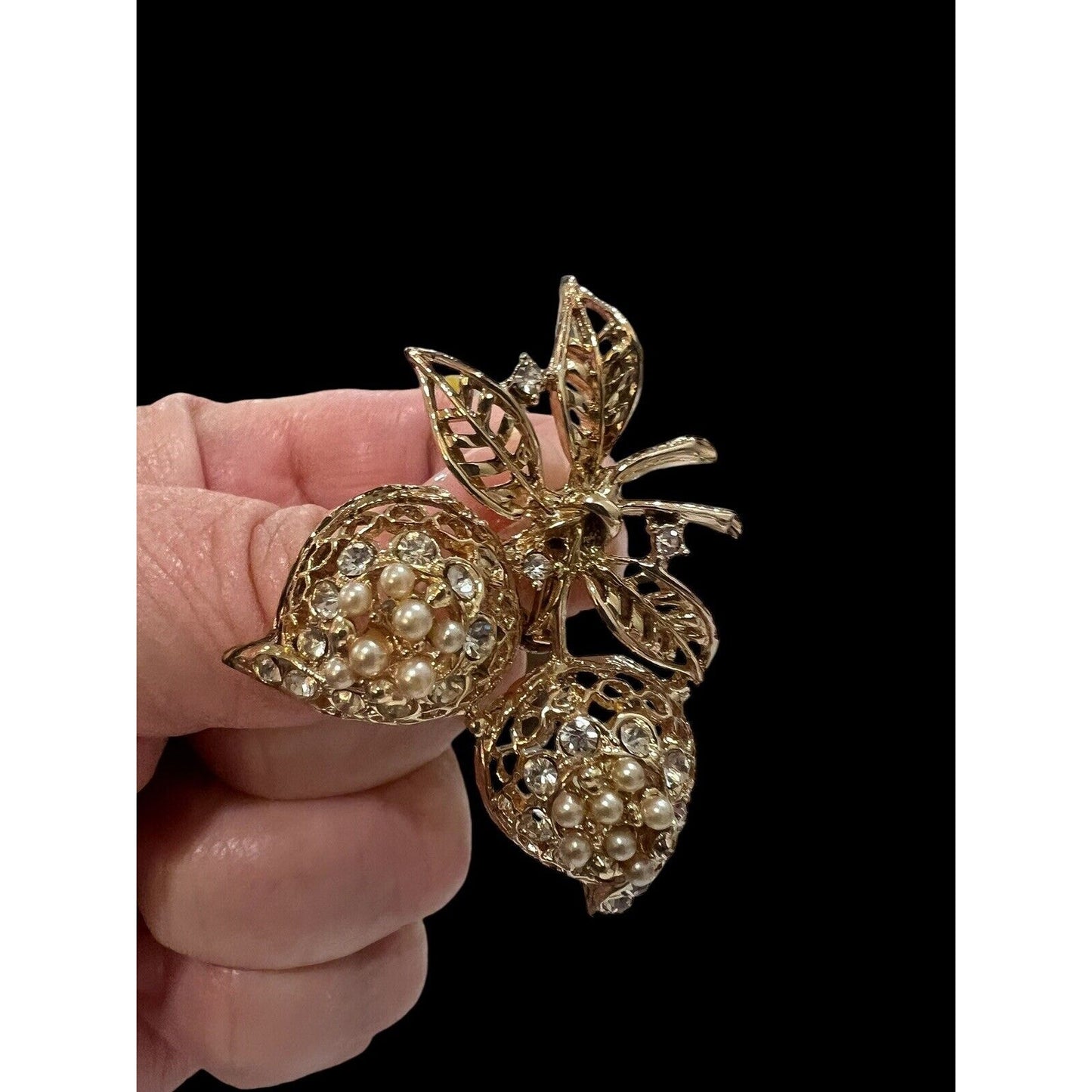 Vintage Gold Tone Crystal Glass Pearl Leaf Berries Pin Brooch Bling