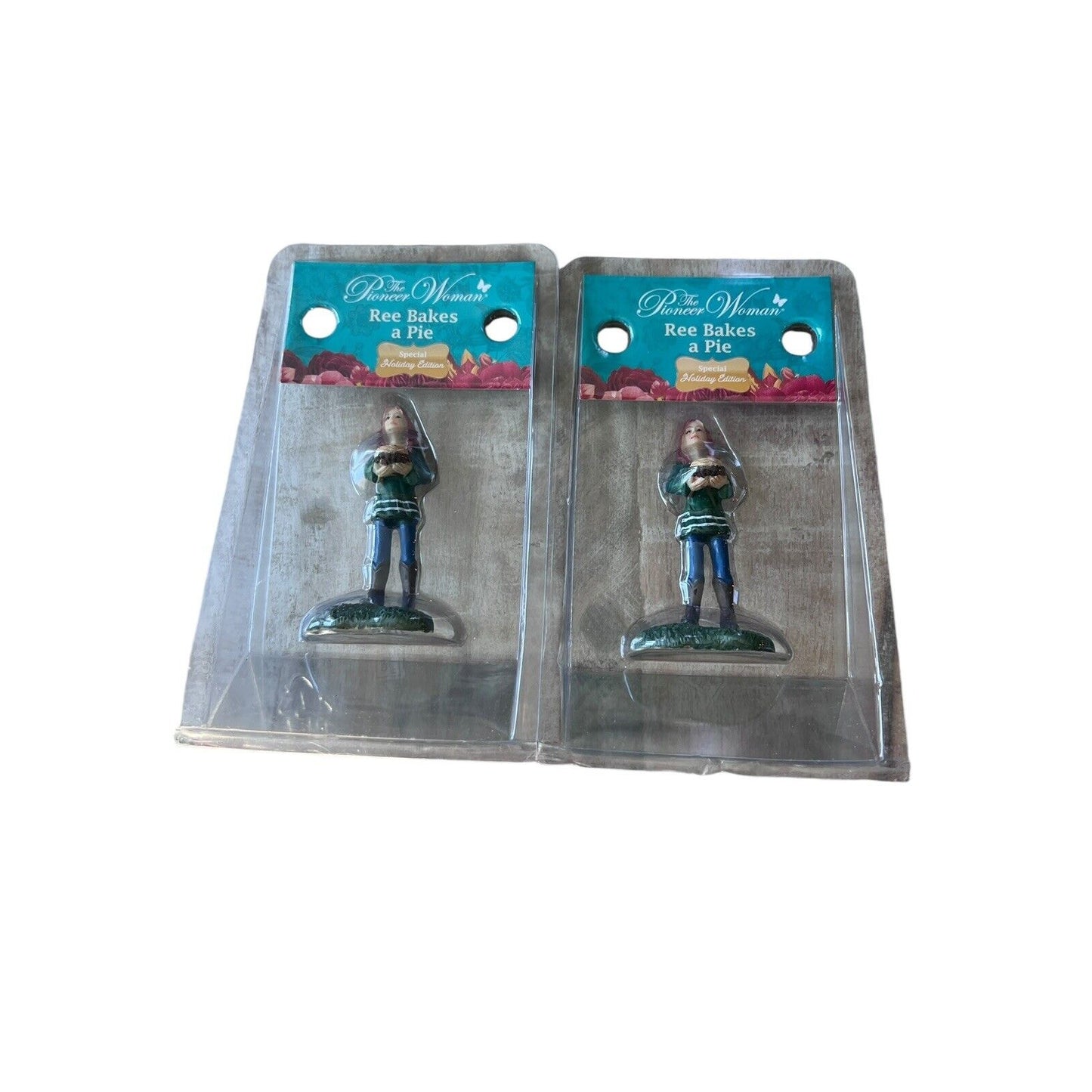 2 New The Pioneer Woman Ree Drummond Holiday Village Figurine "Ree Bakes A Pie"