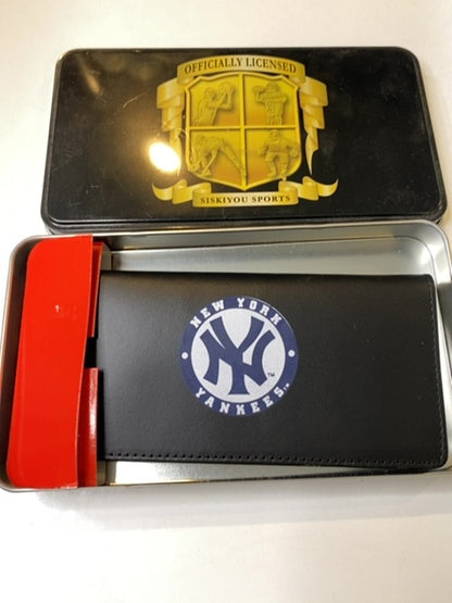 2005 New York Yankees New in Tin Checkbook Holder Siskiyou Sports