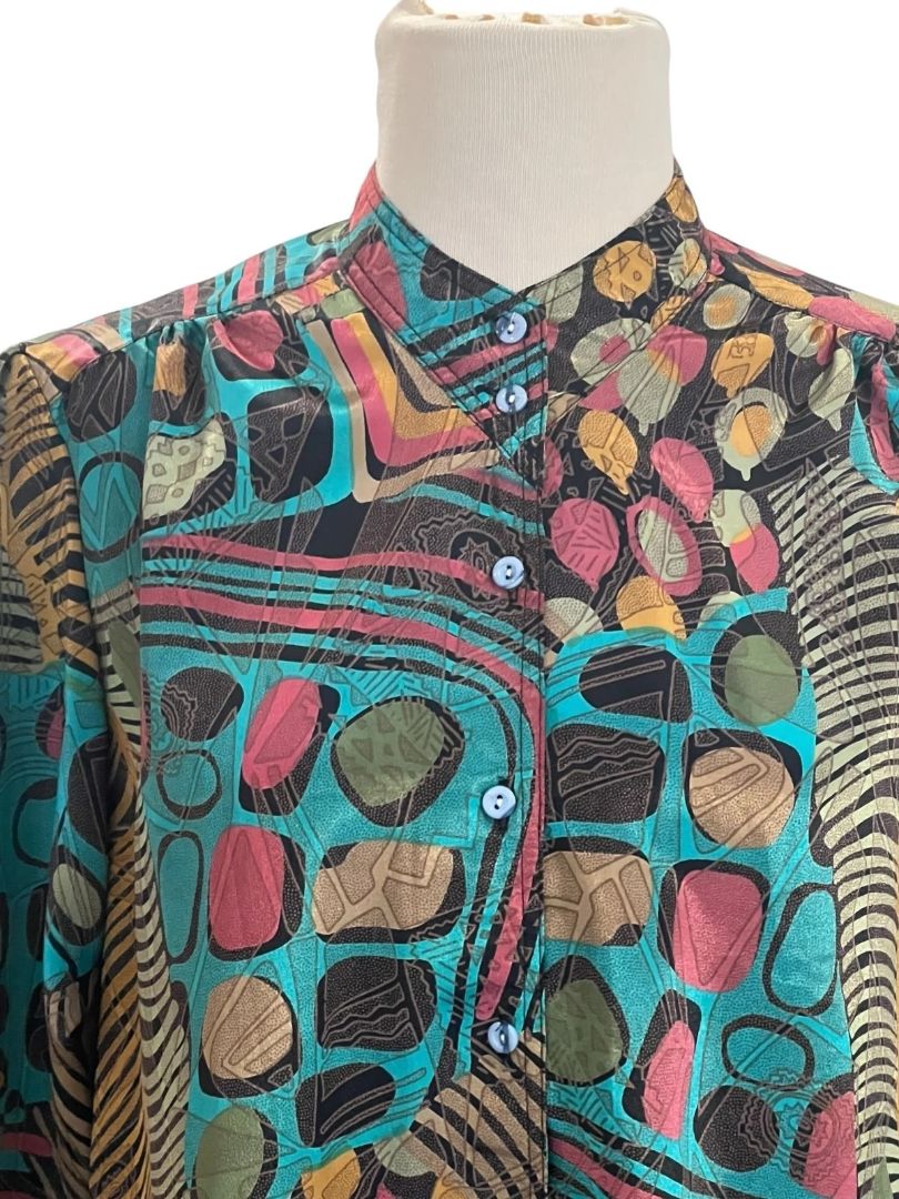 Size Large Vintage Over Star Womens Silky Blouse Mandarin Collar Jungle Pattern