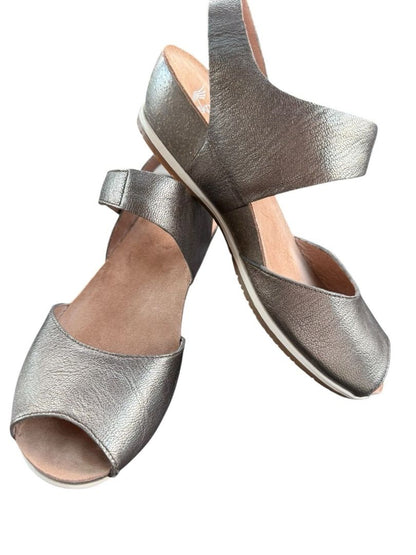 Size 37 (US 6.5) Dansko Womens Vera Sandals Gold Metallic Leather Wedge Heel Shoes
