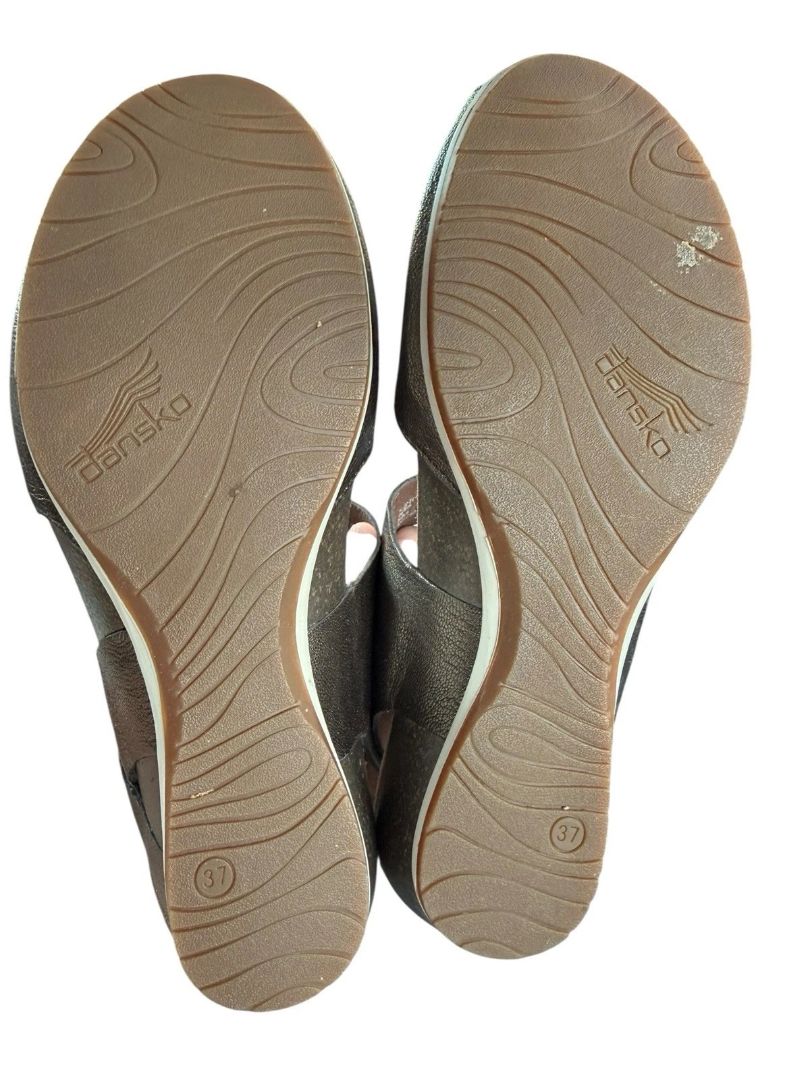 Size 37 (US 6.5) Dansko Womens Vera Sandals Gold Metallic Leather Wedge Heel Shoes