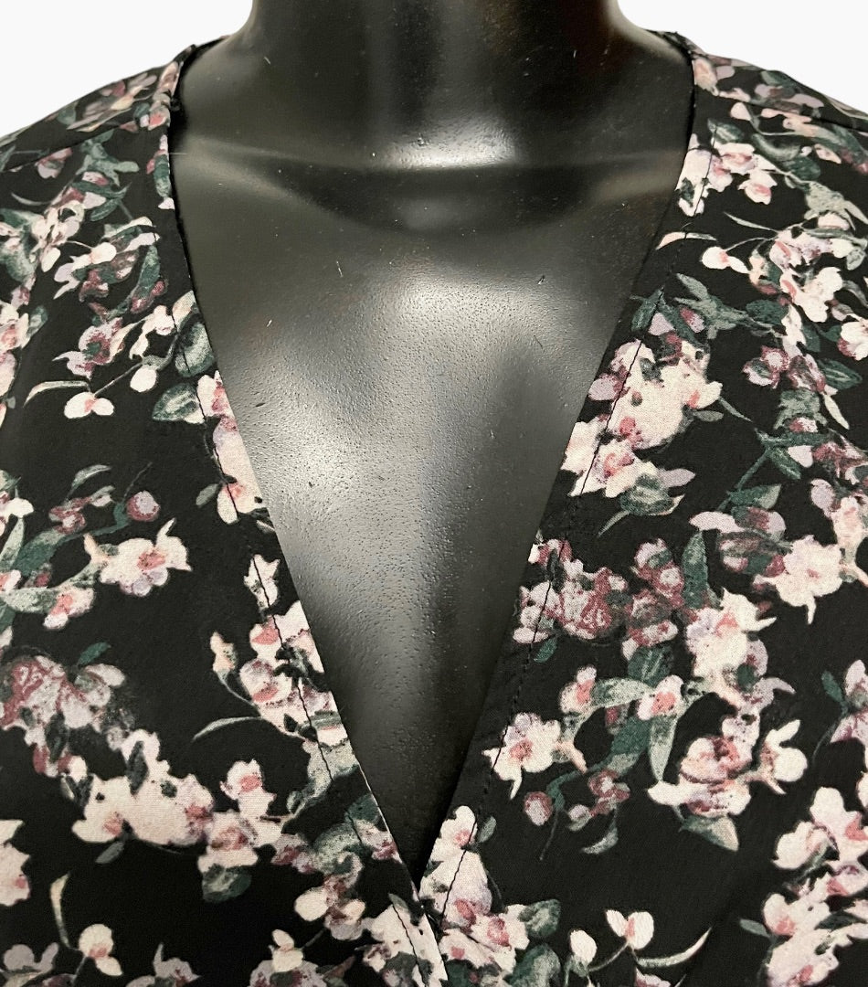 Small Dynamite Women's Black Floral Print Wrap Blouse