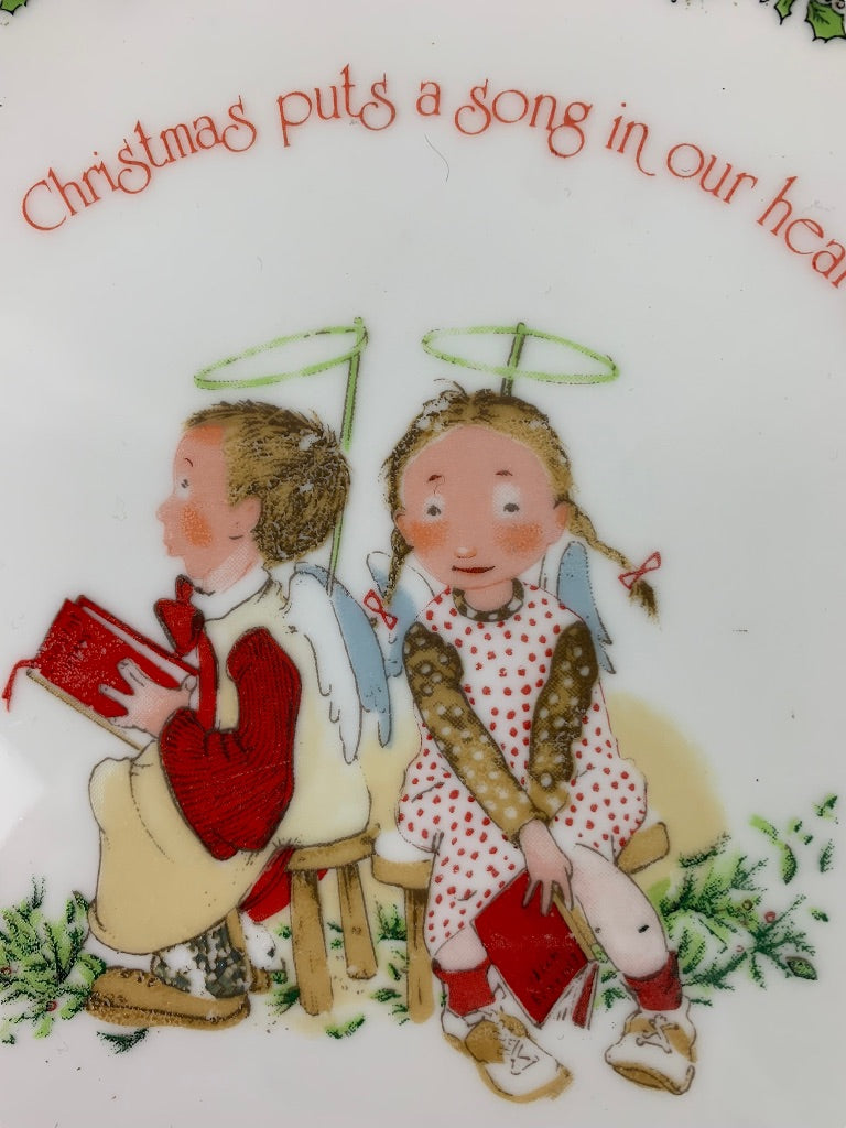 Holly Hobbie Collector Plate Classic Editions 10.5" Christmas Plate 1973