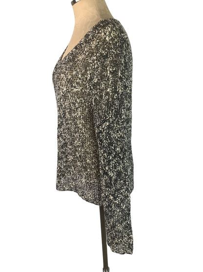 XL Chico's Black Women's White Loose Woven Sweater Lagenlook V-Neck