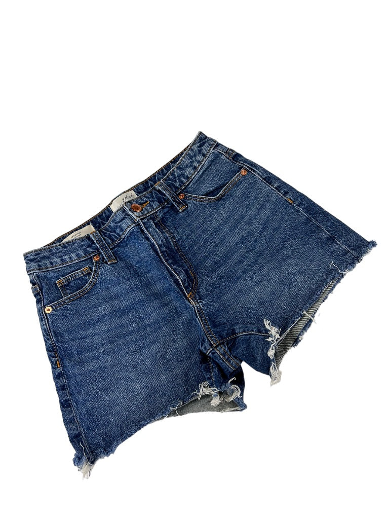 4 (27R) Universal Threads Vintage Midi Cutoff Jean Shorts Raw Hem