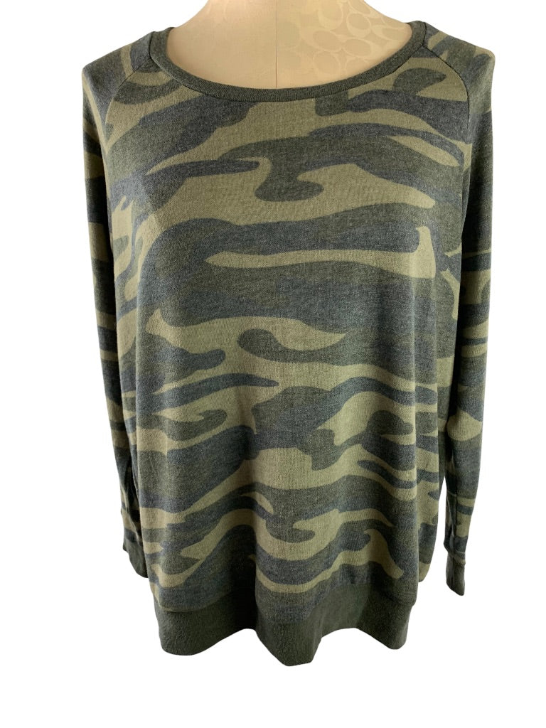 Large Torrid Women's Camo Green Lightweight Pullover Sweater Very Soft