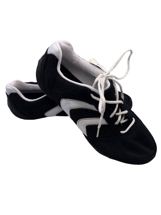 9.5M Xhilaration Women's Black "Savannah" Lace Up Sneaker