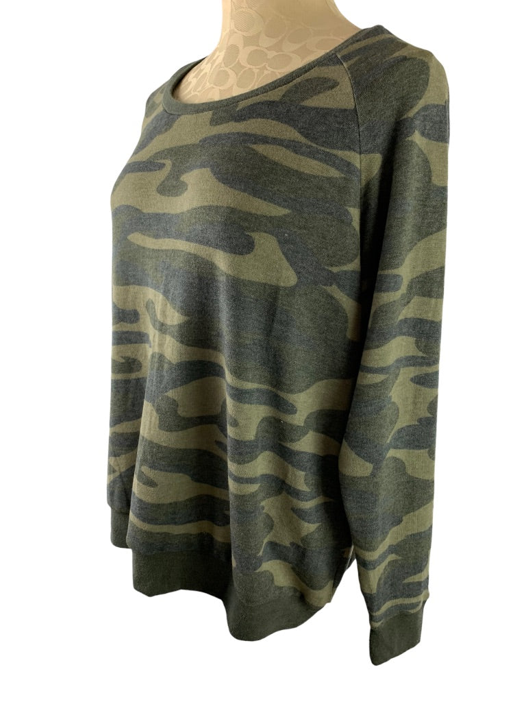 Large Torrid Women's Camo Green Lightweight Pullover Sweater Very Soft