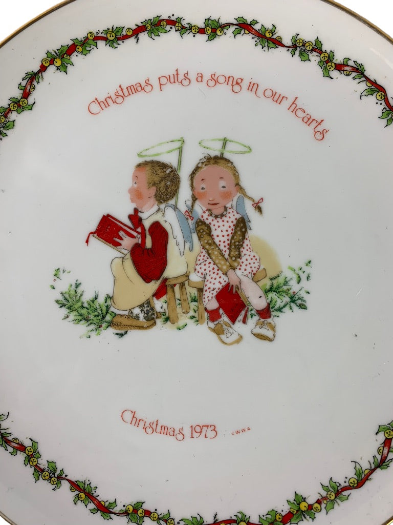 Holly Hobbie Collector Plate Classic Editions 10.5" Christmas Plate 1973