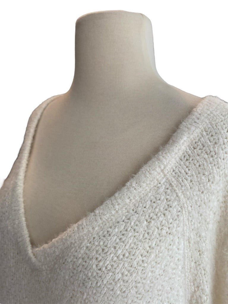 Small Urban Outfitters Ivory Oversized Soft Hi-Lo Sweater