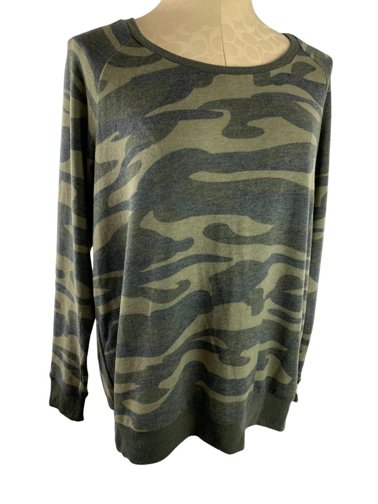 Large Torrid Women's Camo Green Lightweight Pullover Sweater Very Soft