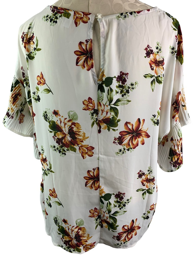 1X Charming Charlie Women's Off White Floral Short Sleeve Popover Blouse