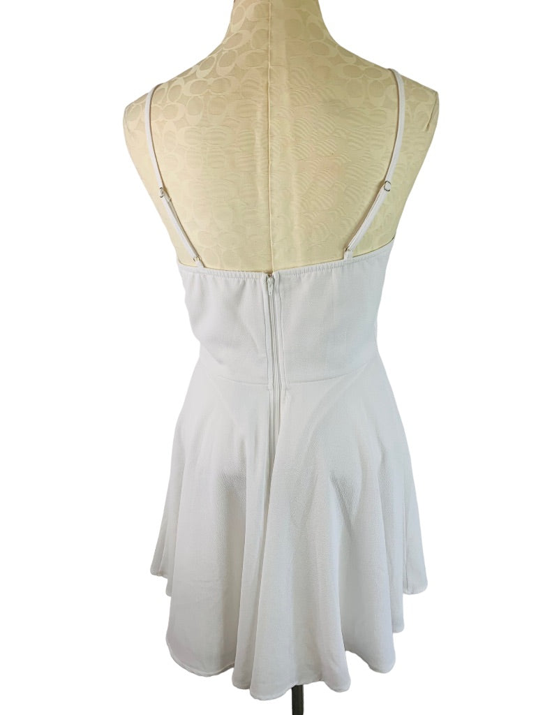 Medium Windsor White Fit and Flare Dress Junior Women's Spaghetti Strap V-Neck