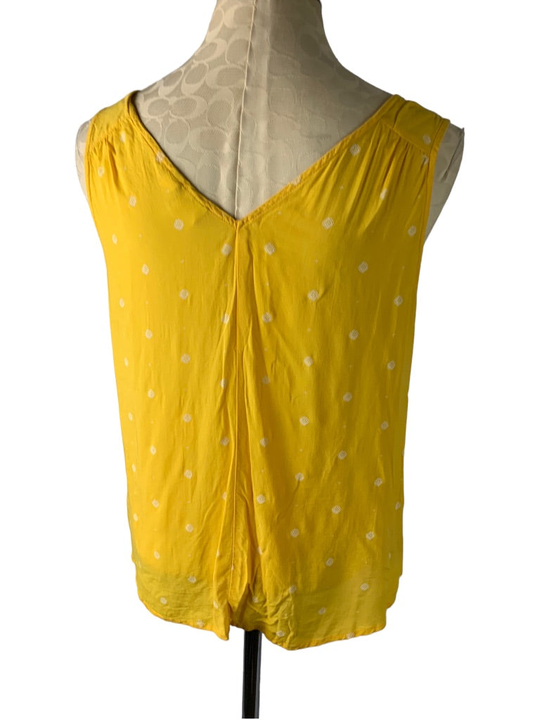 Medium Gap Women's Yellow Gold Sleeveless Button Up V-Neck Blouse