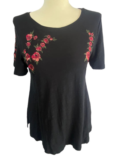 XS DG2 Diane Gilman Black Round Neck Women's Tshirt Red Pink Rose Embroidered