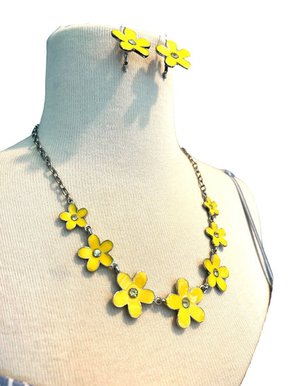 Silvertone Daisy Necklace Earring Set Yellow Enamel 21" - 24"