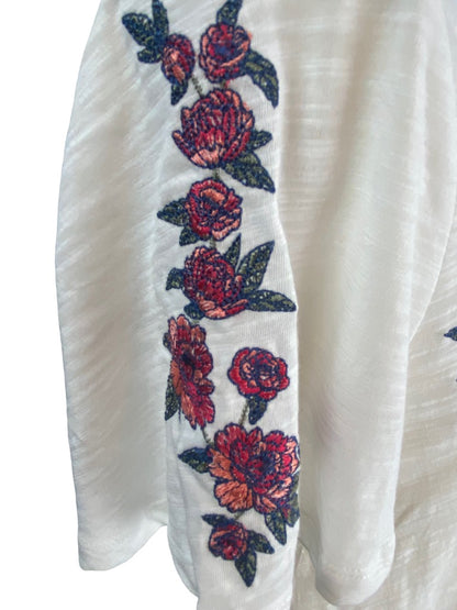 XS DG2 Diane Gilman White Round Neck Women's Tshirt Red Pink Rose Embroidered