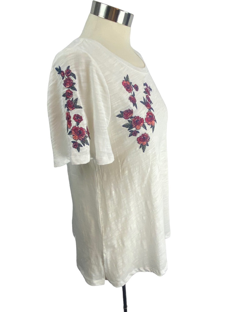 XS DG2 Diane Gilman White Round Neck Women's Tshirt Red Pink Rose Embroidered