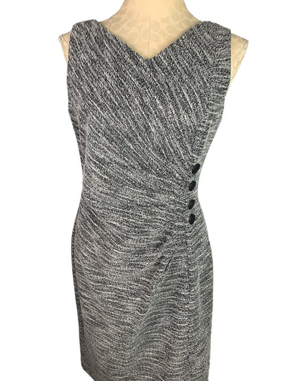 10 DKNY Black White Stretch Tweed Sheat Dress Sleeveless V-Neck Back Zip