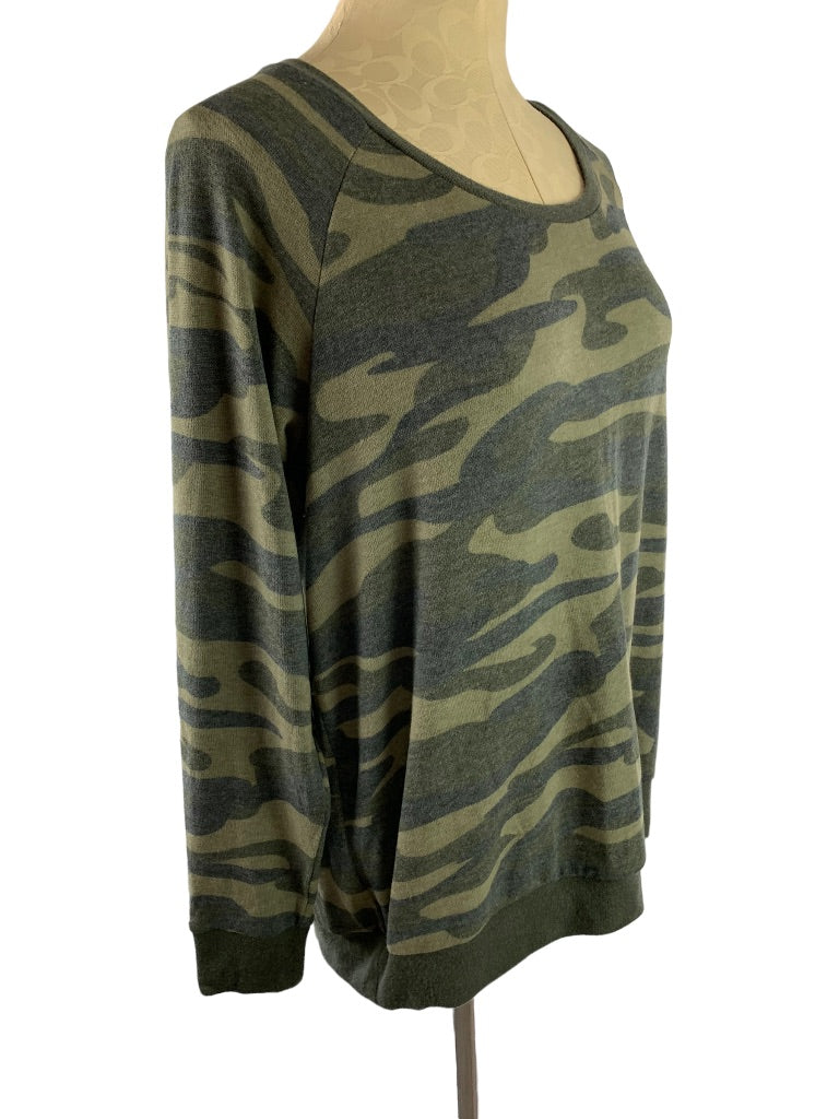 Large Torrid Women's Camo Green Lightweight Pullover Sweater Very Soft