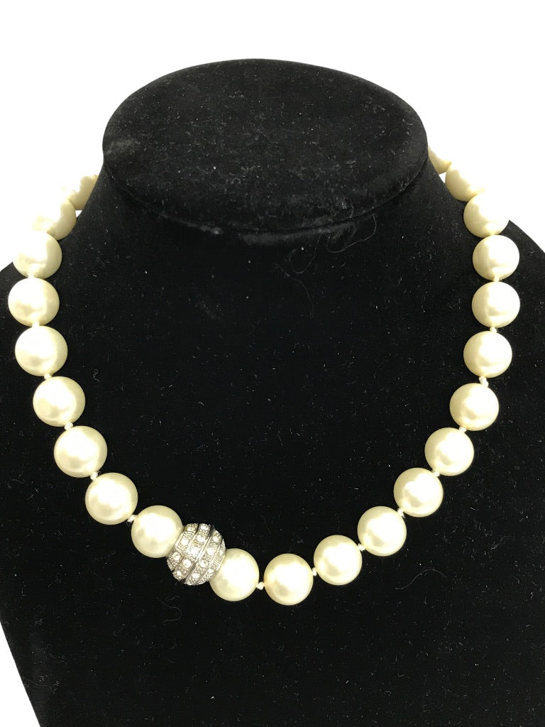 Faux Pearl Magnetic Clasp 18.5" Necklace .5" Diameter Faux Pearls