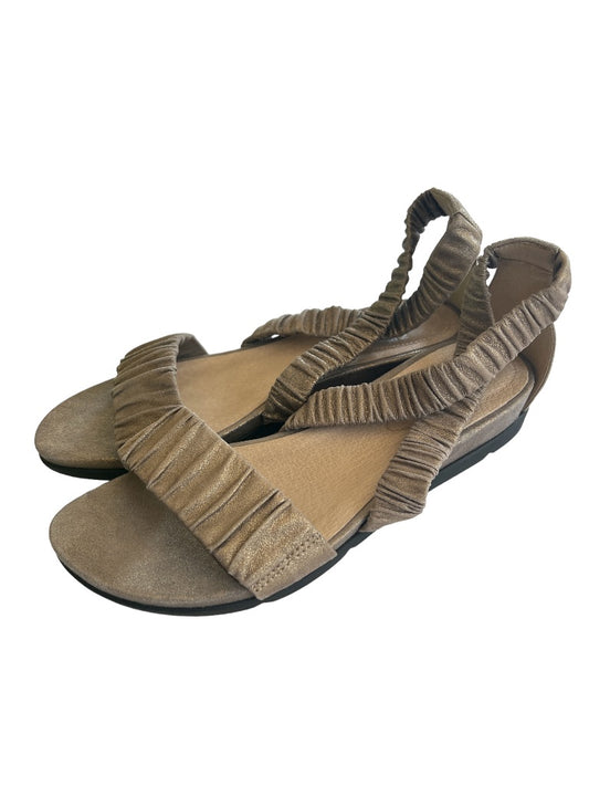 NWOB 8 Eileen Fisher Dylan Gold Beige Leather Ruched Wedge Sandal MSRP $195