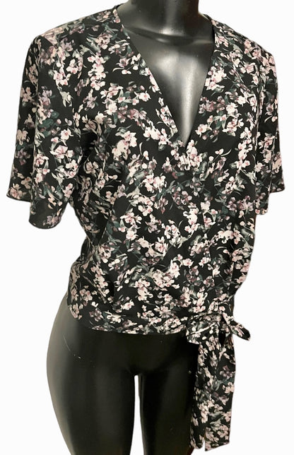 Small Dynamite Women's Black Floral Print Wrap Blouse