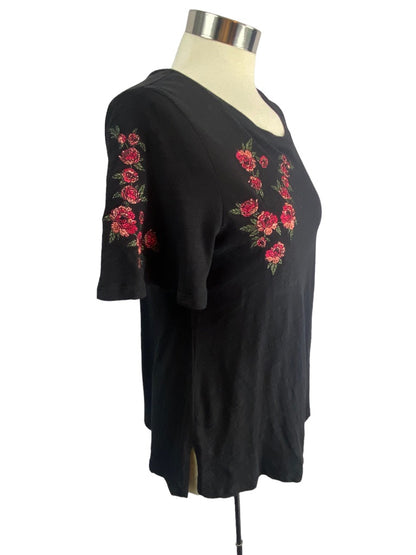 XS DG2 Diane Gilman Black Round Neck Women's Tshirt Red Pink Rose Embroidered