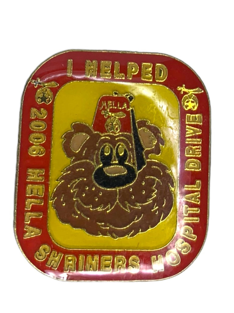 2006 Lapel Pin Hella Shriners "I Helped" Bear Pin Resin 1"