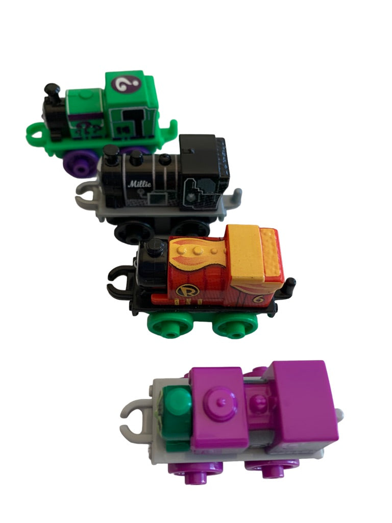 Thomas and Friends Minis DC Super Friends Trains DMM96 Robin Catwoman The Riddler Beast Boy