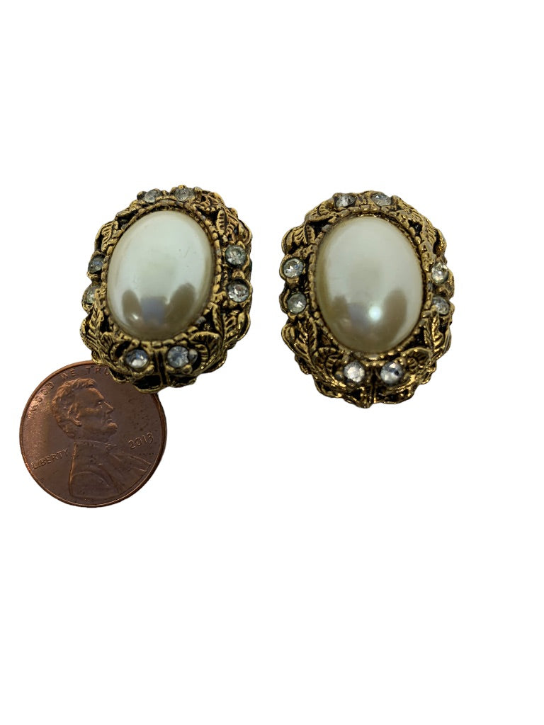 Vintage Clip On Earrings 1" Oval Goldtone with Faux Pearl Rhinestone