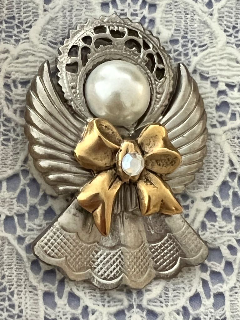 NIB Storybook Angel Brooch Pin Silvertone With Faux Pearl and Rhinestone