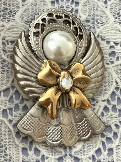 NIB Storybook Angel Brooch Pin Silvertone With Faux Pearl and Rhinestone