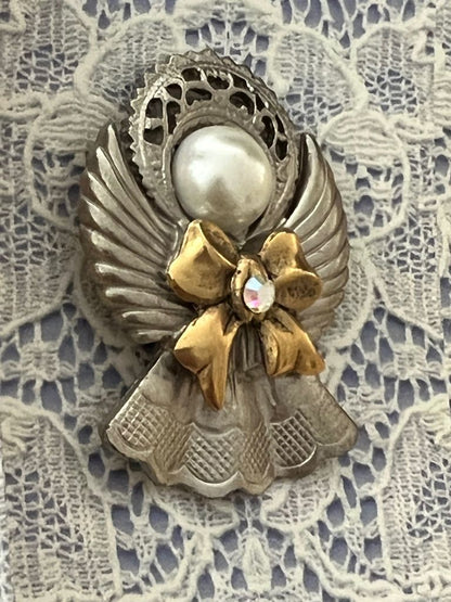 NIB Storybook Angel Brooch Pin Silvertone With Faux Pearl and Rhinestone