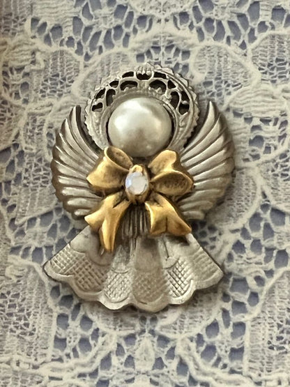 NIB Storybook Angel Brooch Pin Silvertone With Faux Pearl and Rhinestone