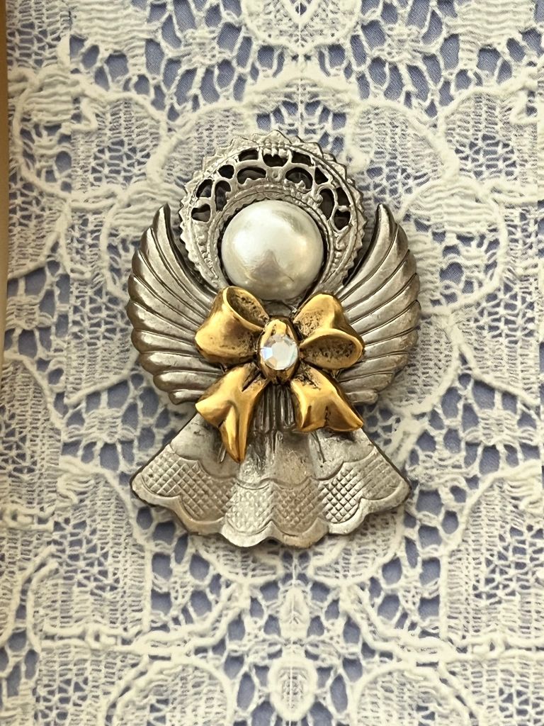 NIB Storybook Angel Brooch Pin Silvertone With Faux Pearl and Rhinestone