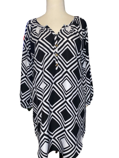 Medium Mudpie Black and White Diamond Pattern Tunic Blouse