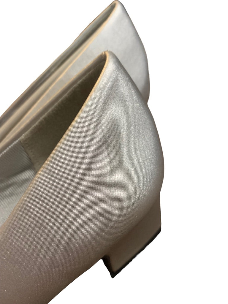 8.5M Easy Street Alive 5 Silver Satin Embellished Pump Women's Heels